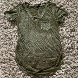 Derek Heart camo green v-neck T-shirt!